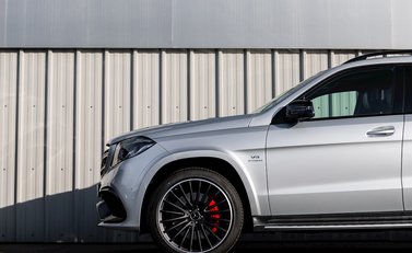 Mercedes-Benz GLS GLS 63 32