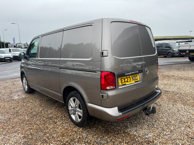 Volkswagen Transporter AUTO SWB L1H1 Highline T32 Air Con Alloys Sensors Tow Bar EURO 6 10
