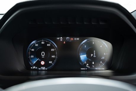 Volvo XC90 2.0 B5 MHEV R-Design SUV 5dr Diesel Hybrid Auto 4WD Euro 6 (s/s) (235 ps) 17