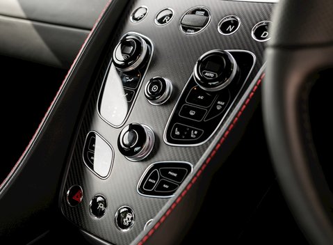 Aston Martin Vanquish 18