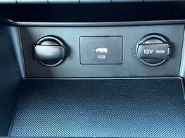 Hyundai KONA 1.6 Kona SE Connect GDi HEV Semi-Auto 5dr 48