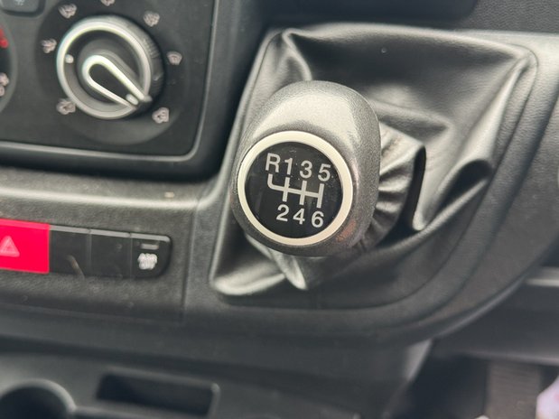 Citroen Relay MWB L2H2 Medium Roof Enterprise 35 Air Con Nav Sensors EURO 6 33
