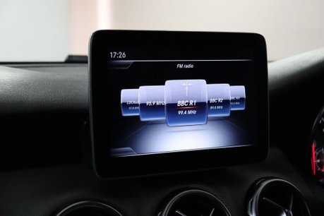 Mercedes-Benz GLA GLA 180 URBAN EDITION 37