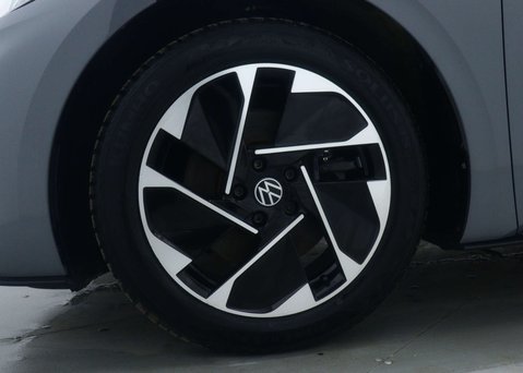 Volkswagen ID.3 Pro 58kWh Hatchback 5dr Electric Auto (204 ps) 17