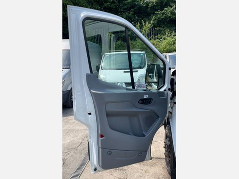 Ford Transit 2.2 TDCi 460 HDT L4 H3 4dr (18 seats) 37