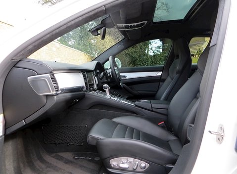 Porsche Panamera Turbo 12