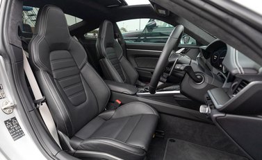 Porsche 911 (992) Turbo S 12