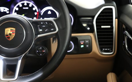 Porsche Cayenne V6 Platinum Edition - PTS Colour and Incredible Specification 16