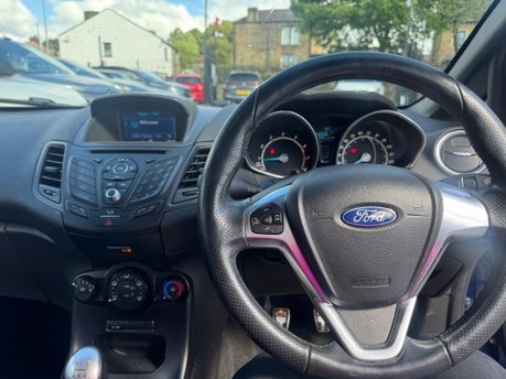 Ford Fiesta ST-LINE 10
