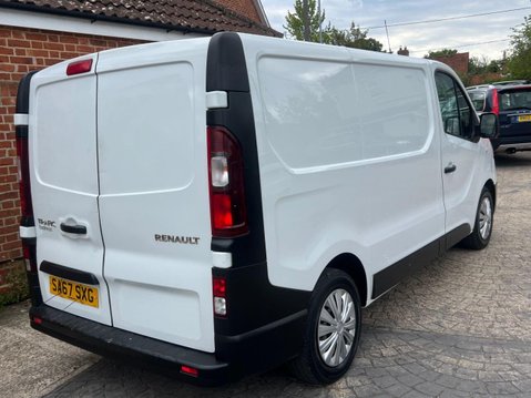 Renault Trafic 1.6 dCi 27 Business Panel Van 5dr Diesel Manual SWB Standard Roof Euro 6 (1 5