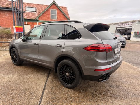 Porsche Cayenne D V6 TIPTRONIC S 12