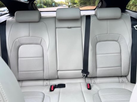 Jaguar F-Pace 2.0 D200 MHEV R-Dynamic Black Auto AWD Euro 6 (s/s) 5dr 37