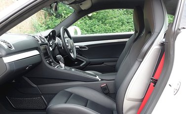 Porsche Cayman GTS 11