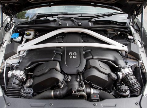 Aston Martin Vanquish S 32