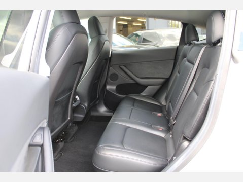 Tesla Model Y LONG RANGE AWD 11