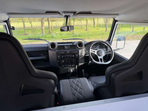 Land Rover Defender 2.2 Defender 90 Hard Top TD 4WD 5dr 2