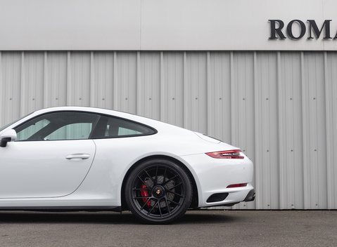 Porsche 911 Carrera 4 GTS (991.2) 25