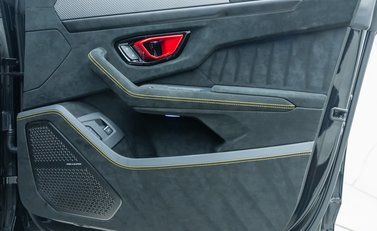 Lamborghini Urus PERFORMANTE 25