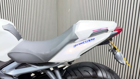 Triumph Street Triple 2013 ONLY 13K STUNNING EXAMPLE NEW MOT WARRANTY 39