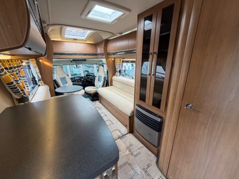 Auto-Trail Tracker EKS LOVELT LOW MILEAGE GREAT SPEC TRACKER 11