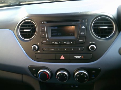 Hyundai i10 SE ONLY 7,000 MILES FROM NEW 15