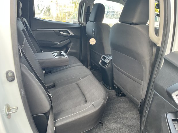 Isuzu D-Max ISUZU D-MAX DIESEL 1.9 DL20 Double Cab 4x4 Fitted with Canopy 22