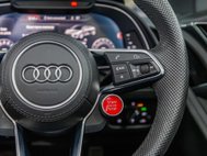 Audi R8 5.2 FSI V10 Spyder 2dr Petrol S Tronic quattro Euro 6 (s/s) (570 ps) 47