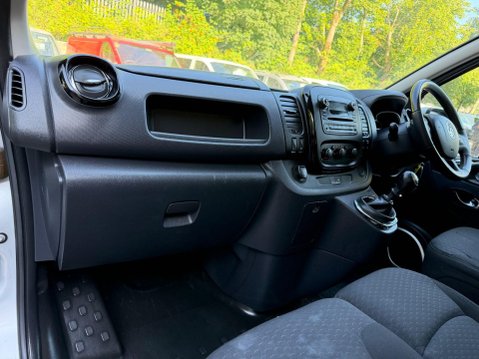 Vauxhall Vivaro 1.6 CDTi 2700 BiTurbo ecoFLEX Sportive L1 H1 Euro 5 (s/s) 5dr 40