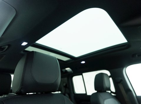 Land Rover Defender 110 X-Dynamic S D300 MHEV 11