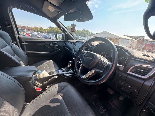 Isuzu D-Max V-Cross | Auto | 1.9 LT | Double Cab | Sensors | Camera | EURO 6 | NO VAT 17