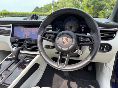 Porsche Macan S PDK 25