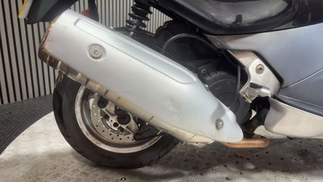 BMW C1 2002 ONLY 8K 1 OWNER GREAT LOOKING SCOOTER 125CC WITH A ROOF!! 7