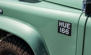 Land Rover Defender 110 Heritage Station Wagon 28