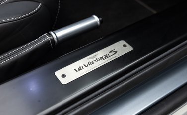 Aston Martin V12 Vantage S ROADSTER 37