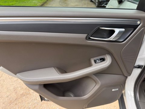 Porsche Macan PDK 58
