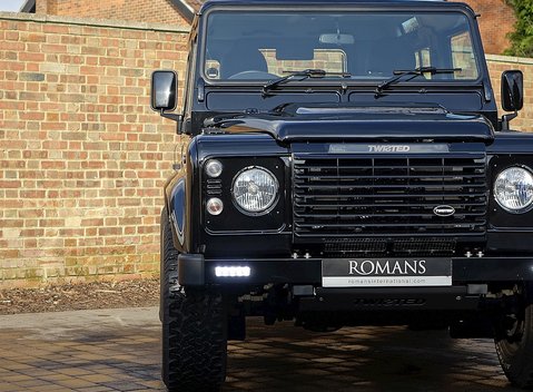 Land Rover Defender T40 6