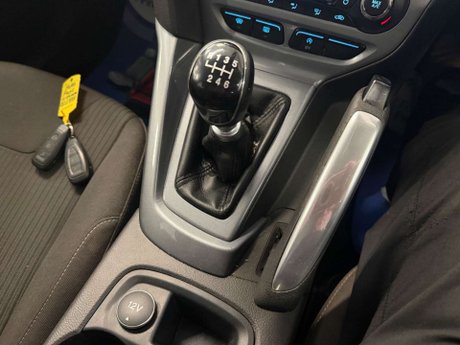 Ford Focus 1.6 TDCi Titanium Euro 5 (s/s) 5dr 11