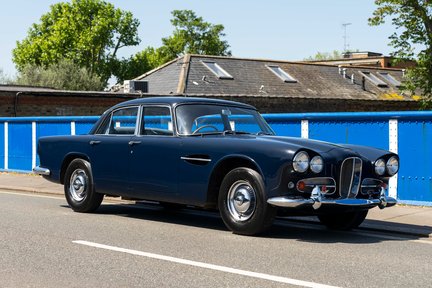 Aston Martin Lagonda Rapide Sports Saloon Manual 2