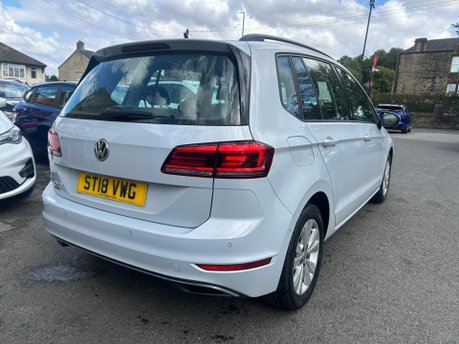 Volkswagen Golf SV SE TSI 8