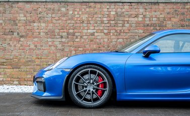 Porsche Cayman GT4 20