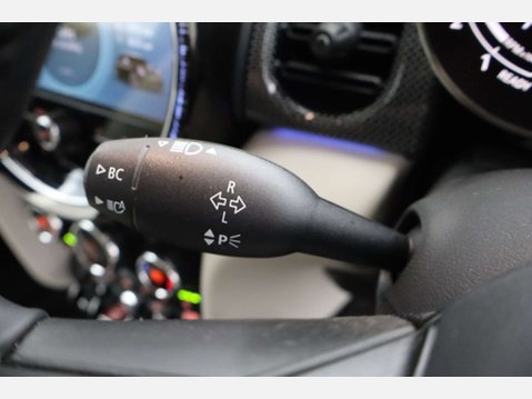 Mini Hatch 1.5 Cooper Exclusive Auto 3dr 33