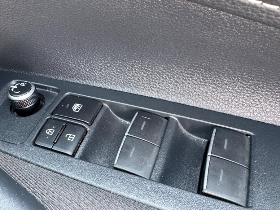 2023 Toyota Corolla — image 33