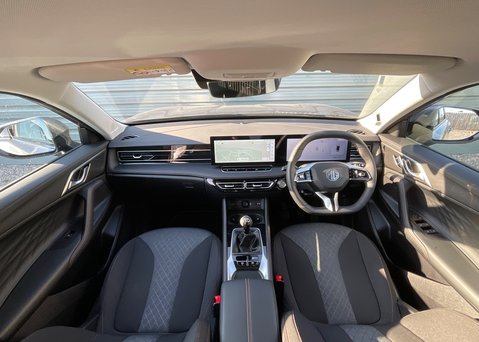 MG HS 1.5 T-GDI SE 12