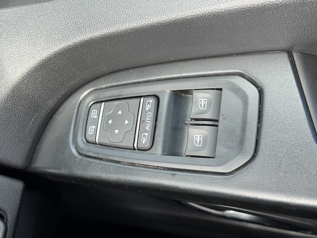 Renault Trafic LWB L2H1 Low Roof LL30 Extra Air Con Alloys Nav Sensors 29