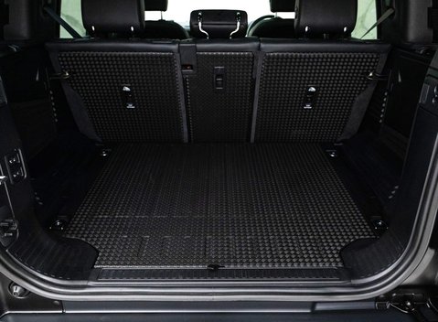 Land Rover Defender SE 32