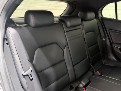 Mercedes-Benz GLA 2.1 GLA220 CDI SE 7G-DCT 4MATIC Euro 6 (s/s) 5dr 17