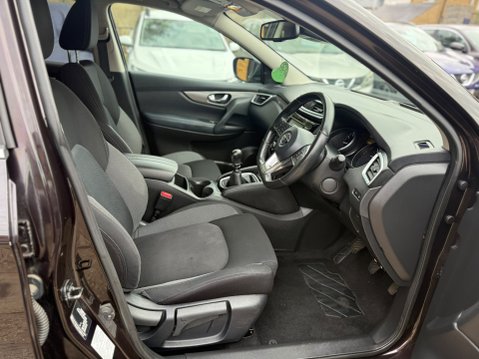 Nissan Qashqai 1.3 DIG-T N-Connecta SUV 5dr Petrol Manual 11