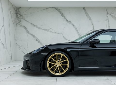 Porsche Cayman GT4 (718) 27