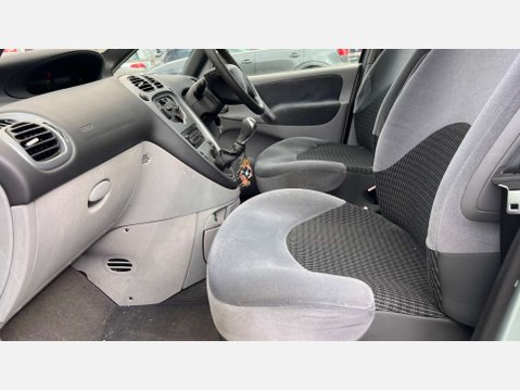 Citroen Xsara Picasso 1.8i 16V Desire MPV 5dr Petrol Manual (184 g/km, 117 bhp) 9