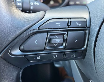 Toyota Yaris 1.5 Yaris Design HEV CVT 5dr 57